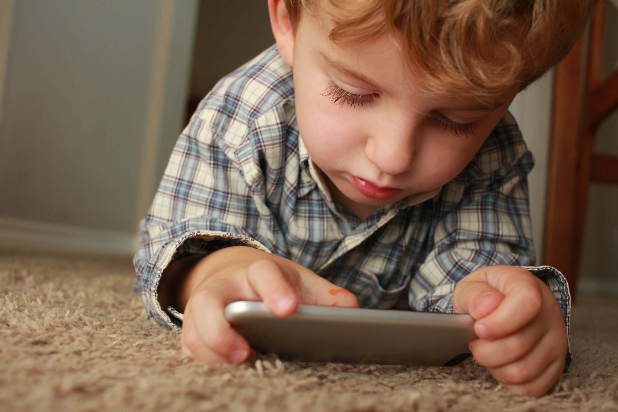 Read more about the article The screen debate. How do parents feel about it?